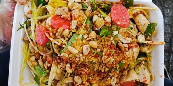 Dâu Tây - Chân Gà Sốt Thái, Tré Trộn & Bánh Khoai Mỡ