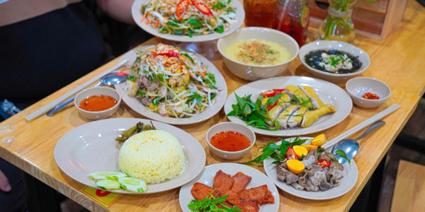 Cơm Gà Hải Nam Tam Kỳ 142 - Cháo, Gỏi, Miến Gà Trộn - 45 Phan Huy Ích