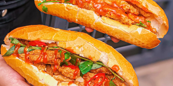 Bánh Mì Chả Cá Nắng Vàng