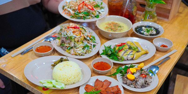 Cơm Gà Hải Nam Tam Kỳ 142 - Cháo, Gỏi & Miến Gà Trộn - 17 Thạch Lam, Tân Phú