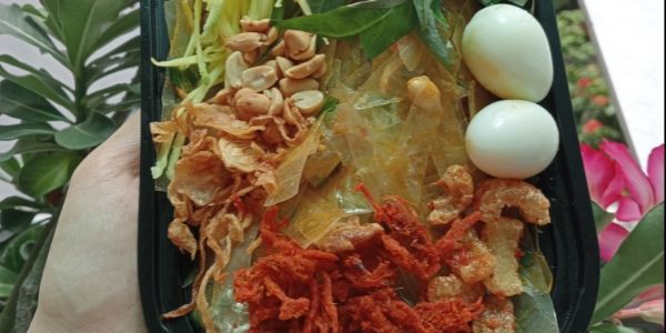 Linh - Chân Gà Sốt Thái