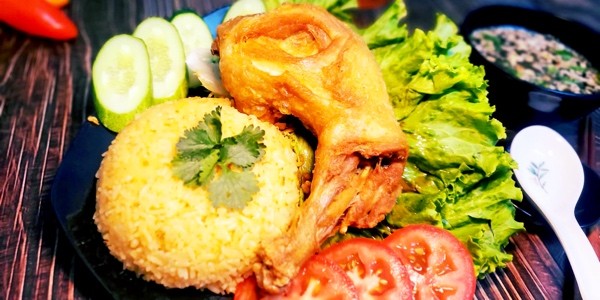 Cơm Gà Xối Mỡ A Mặp - Ung Văn Khiêm