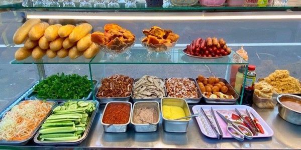 Bánh Mì Cô Bông Xứ Nẫu - 168 Nguyễn Thị Định