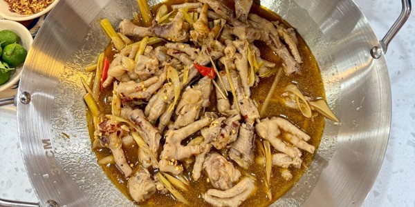 Mê Chân Gà Xào Cay