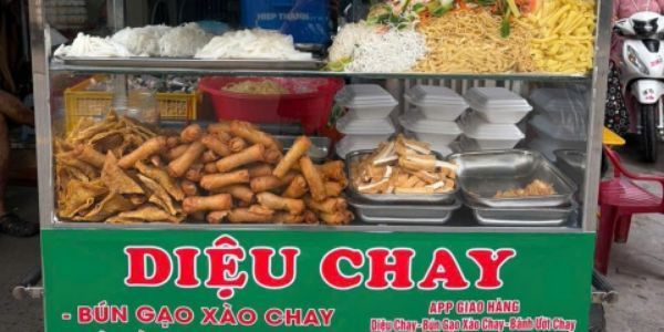 Diệu Bún Gạo Xào Chay & Bánh Uớt Chay