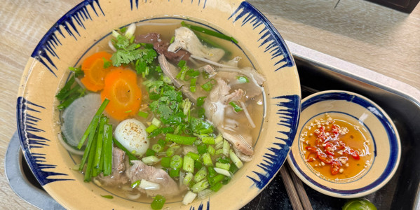 Hủ Tiếu - Bánh Lọt Thả