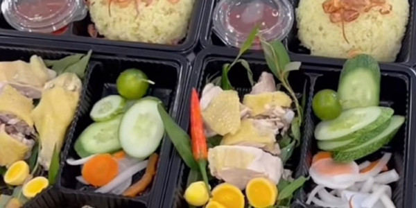 Dung - Cơm Gà Và Bánh Mì Thịt Nướng