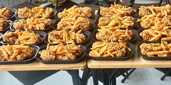 Mr. Thịnh - Gà Rán & Khoai Lang Lắc - Trần Quốc Hoàn