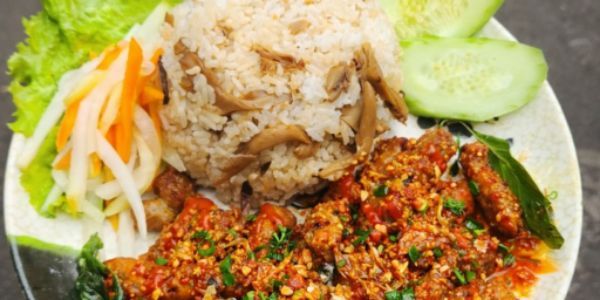 Cơm Gà Chiên Tỏi Thái Lan - Bách Khoa