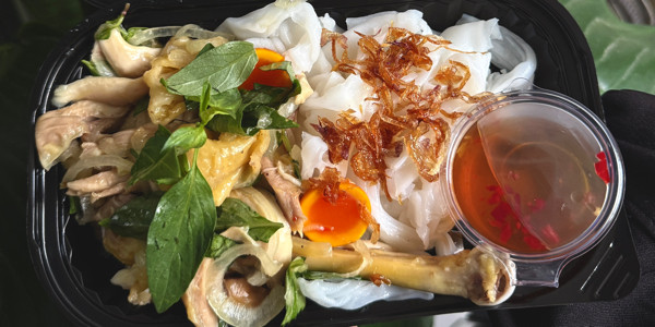 Bếp Hai Chị Em - Bánh Ướt Lòng Gà