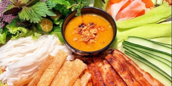 Mỳ chua cay - Bún đậu mơ Hà Nội