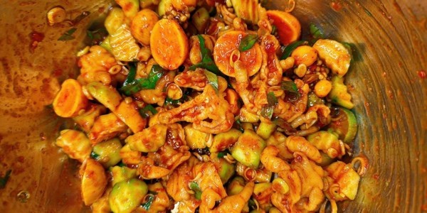 Tiệm Cô Út - Chân Gà Sốt Thái