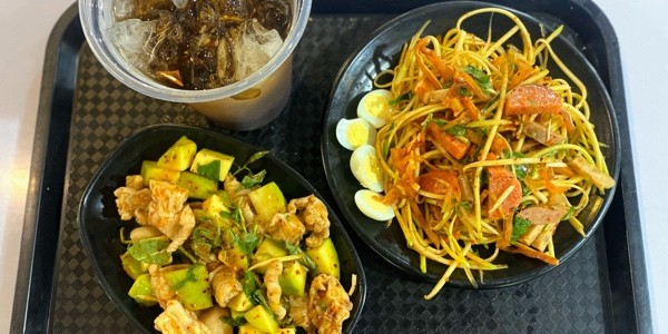 Ăn Vặt Hoàng Quân - Bánh Mì Que, Tré Trộn & Chân Gà Sả Tắc - Chung Cư Hoàng Huy