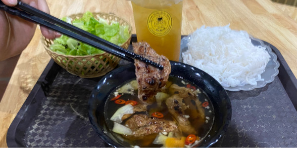 Luna’s Mỳ Cay, Bún Chả & Trà Chanh