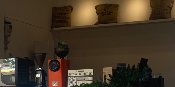 Ấm Manual Coffee Roasters - Trần Hoàng Na