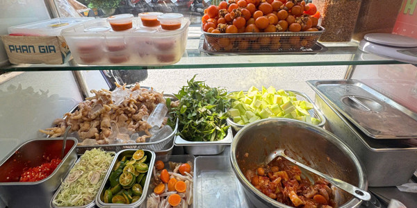 Ăn Vặt Phong Phú - Chân Gà Sốt Thái & Sả Tắc