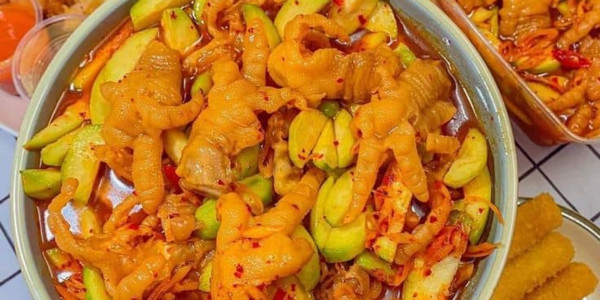 Ăn Vặt Hoàng Quân - Bánh Mì Que, Tré Trộn & Chân Gà Sả Tắc