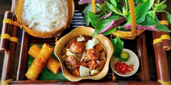 Tiệm Tràng An - Phở Gà & Bún Chả Hà Nội