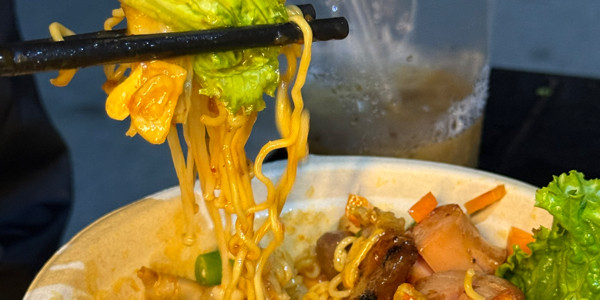 Mỳ Trộn Hải Sản - Ngõ Đồng Lực