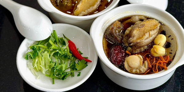 Bếp Cô Thương Gà Ác Tiềm Thuốc Bắc