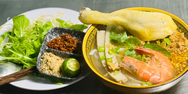 Bếp Cô Tuyền - Bánh Canh Gà Xé, Tôm Thịt & Bún Riêu Cua Đồng