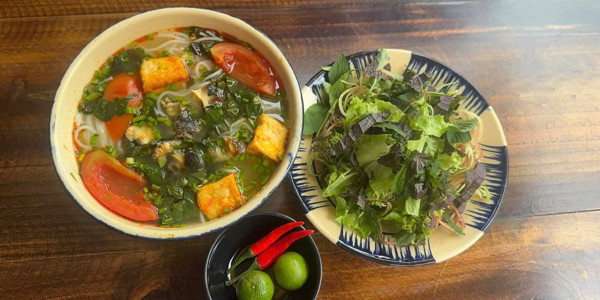 Món Ngon Hà Nội - Cách Mạng Tháng Tám