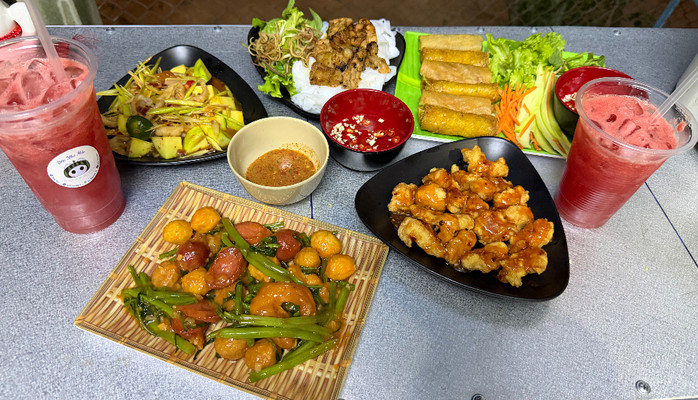 Bếp Nhà Mèo - Ăn Sáng, Ăn Vặt & Cafe - 27 Nguyễn Xí