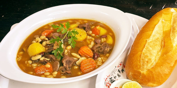 Bánh Mì LaGu Con Bò Vang - Phan Văn Hớn