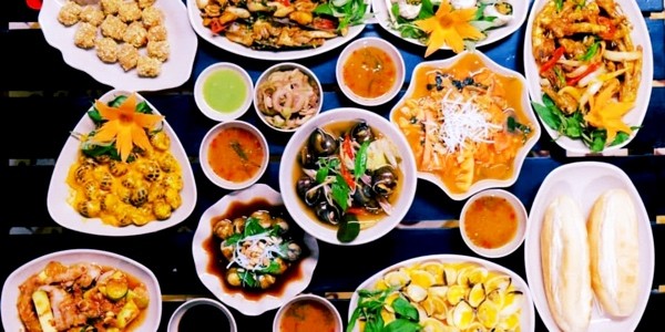 Ốc Cô Hằng - Cách Mạng Tháng Tám