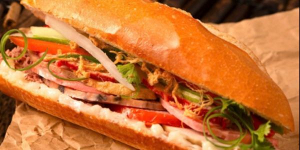 Bánh Mì Sài Gòn Hoàng Long - 18A Đà Nẵng