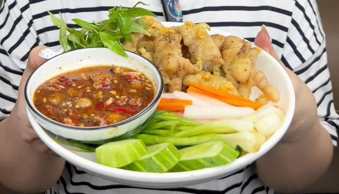 Ăn Vặt PIU PIU - Chân Gà Và Trứng Vữa - Thích Quảng Đức