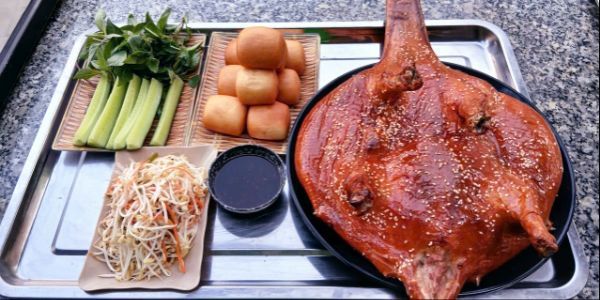 Hai Văn - Vịt Quay Tỳ Bà Da Giòn