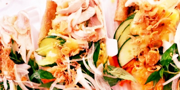 Đang Ăn Cơm Gà - Cơm Tấm - Phong Châu