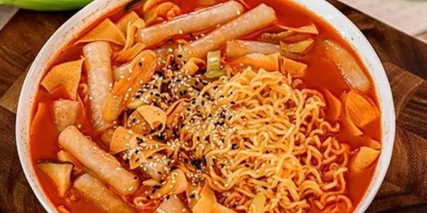 Tokbokki & Mì Hân Hân