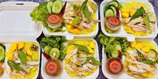 Con Gà Vàng - Cơm Gà Xé, Gà Hấp Mắm Nhĩ - Nguyễn Duy Trinh