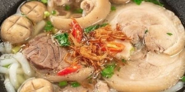 Bánh Canh Giò Heo & Tóp Mỡ - Nguyễn Thiện Thuật