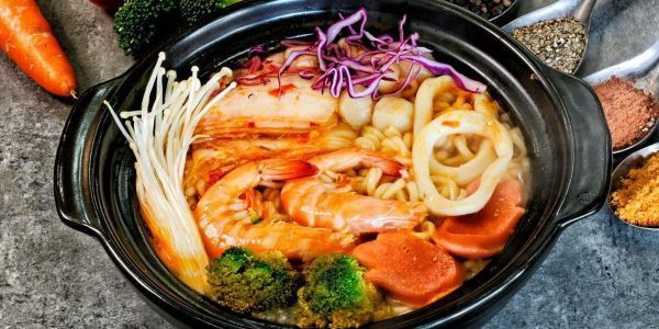 Lạp Xưởng Nướng Đá & Mỳ Cay - Ăn Vặt 24h