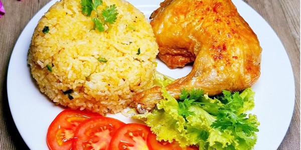 Cơm Gà Xối Mỡ Moon - Quốc Lộ 13