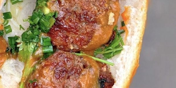 Bún Thịt Nướng, Bánh Mì & Nước Ép Út Hạnh