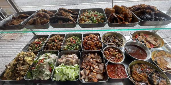 Cơm Bình Dân - 65B Đào Tấn, Huế