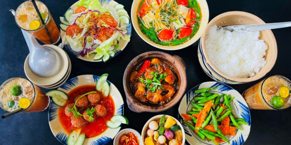 Tiệm Cơm Đôi Đũa - Cơm Ngon Vị Nhà