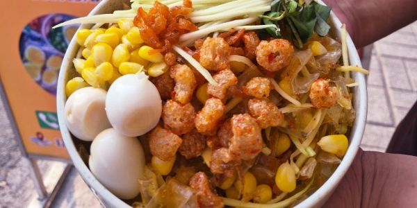 Ăn Vặt Tụi Mình - Ung Văn Khiêm
