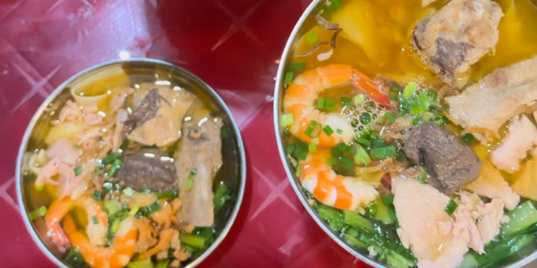 Hoành Thánh Lá Tôm Khô Cây Bàng - Đầu Hẻm 15 Trần Văn Hoài