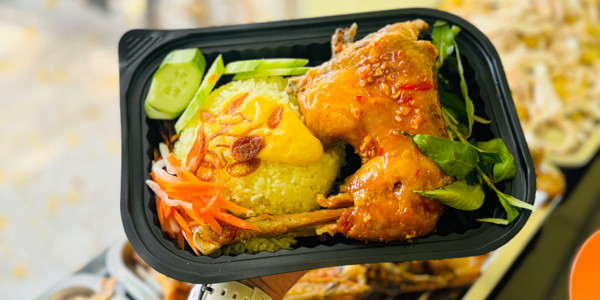 CƠM GÀ & LẨU GÀ LÁ É - A GÀ