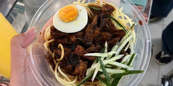 Bếp Mẹ Su - Cơm Chiên Dương Châu & Mì Tương Đen
