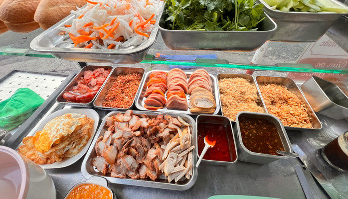 Ngọc Lan - Bánh Mì Kẹp & Xôi Khúc Hà Nội - Đường Số 1