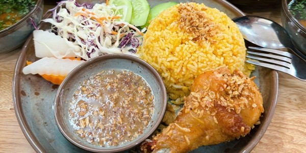 Cơm Gà Xối Mỡ Anh Đức - 54 Nguyễn Quý Tân
