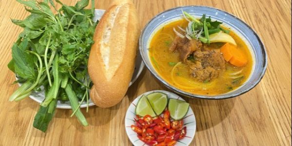 3 CÔ - BÚN BÒ SÀI GÒN