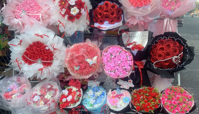 Tạp Hoá Liêm Tuyết - Flowers 玫瑰花 & Shop Hoa Sáp - Khu Phố Chiêu Liêu