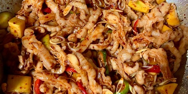 CHÂN GÀ SỐT THÁI, CÀ PHÊ & RAU MÁ - CÔ DUYÊN